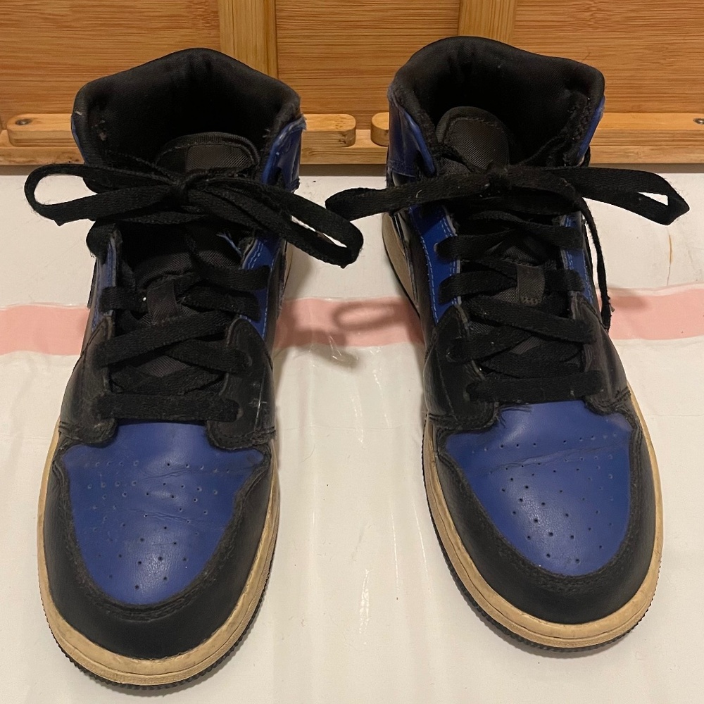 Used - Nike Air Jordan 1 Mid Hyper Royal 554725 077 GS Size 4Y Women's 5.5